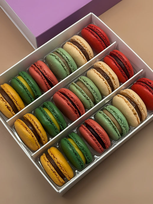 18 The Christmas Box Macarons