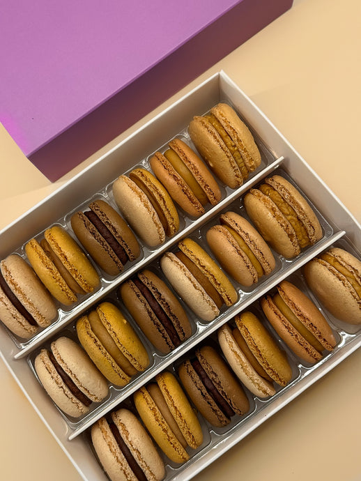18 Caramel Indulgence Macarons