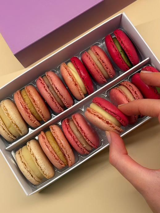 12 Strawberry Box Macarons