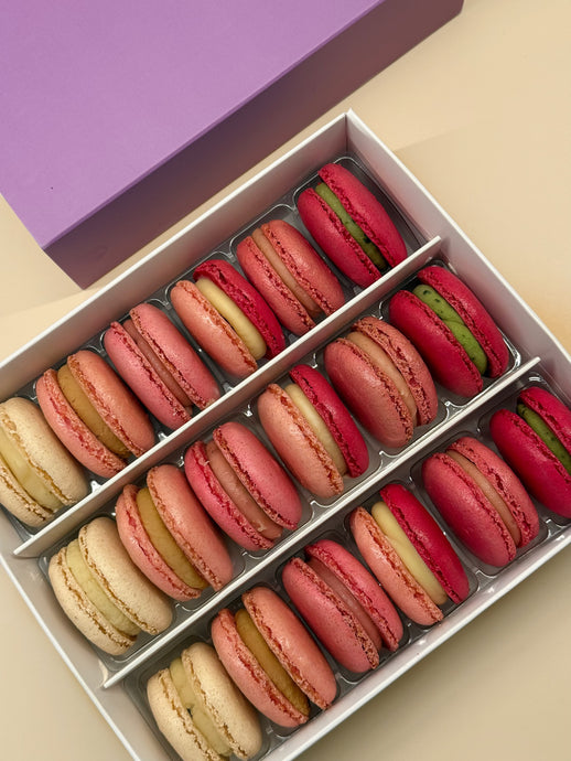18 Strawberry Box Macarons