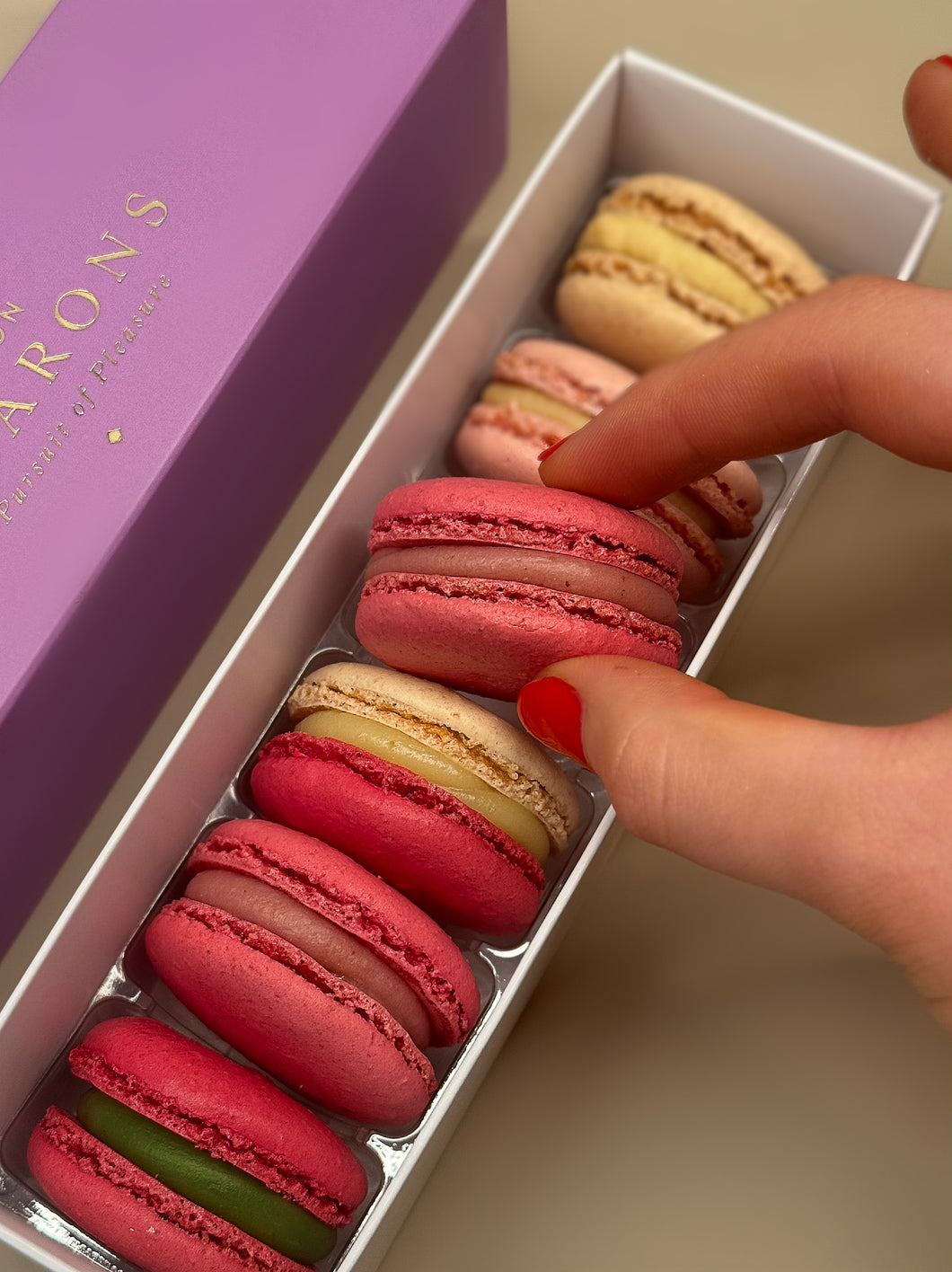 6 Strawberry Box Macarons